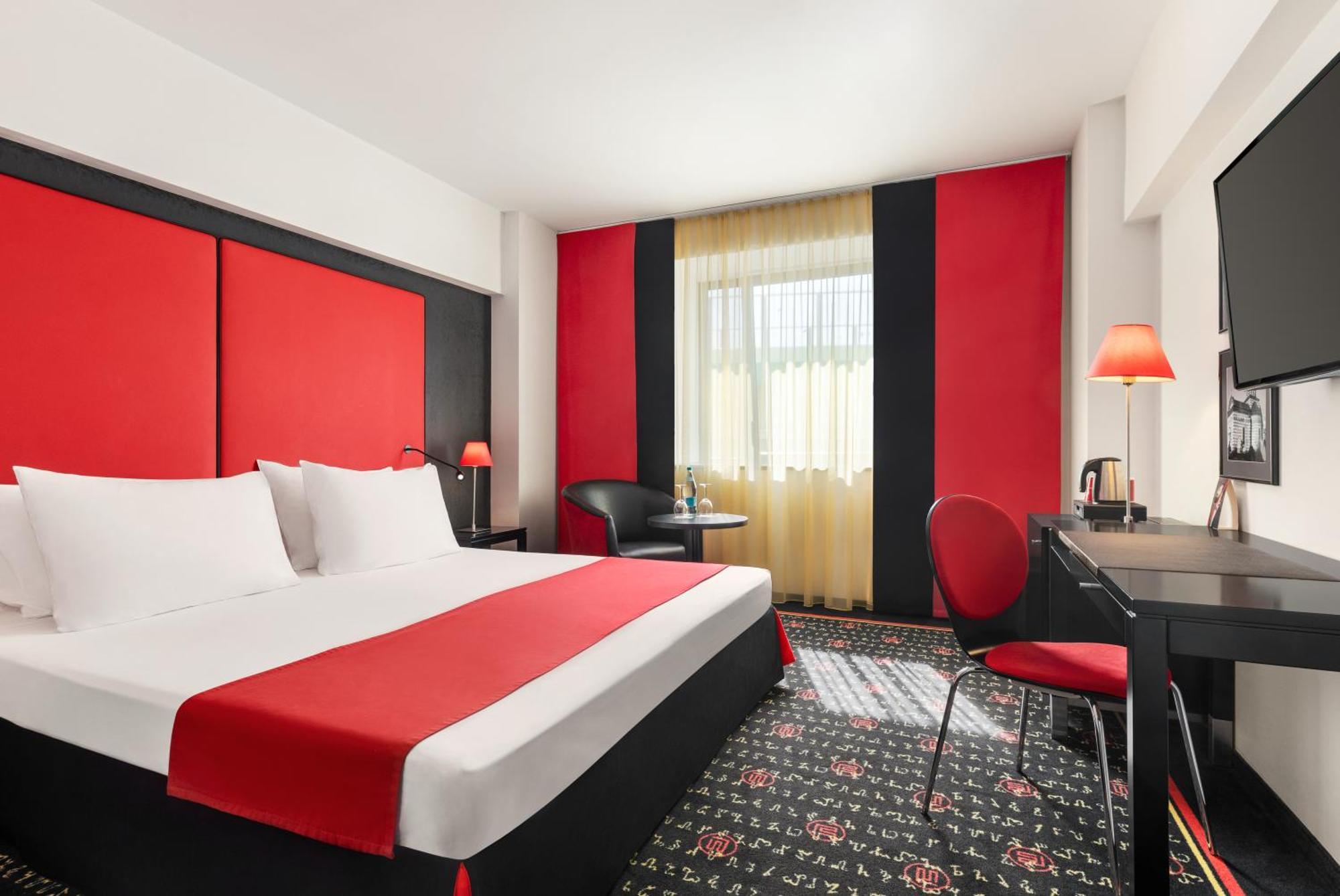 Готель Vienna House Easy By Wyndham Bucharest Airport Отопень Екстер'єр фото